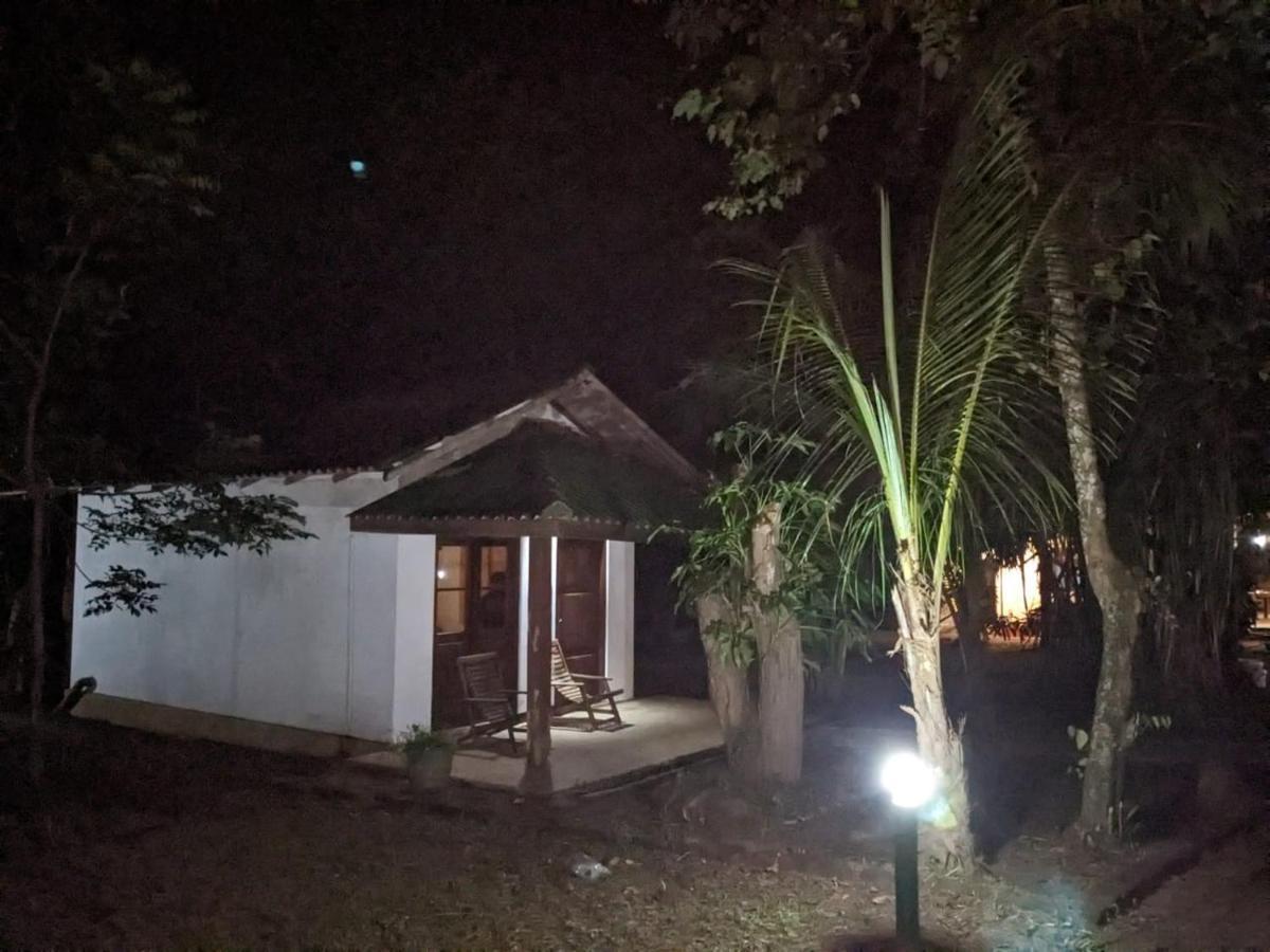 Silent Cabana And Restaurant Marakolliya, Tangalle Exterior foto